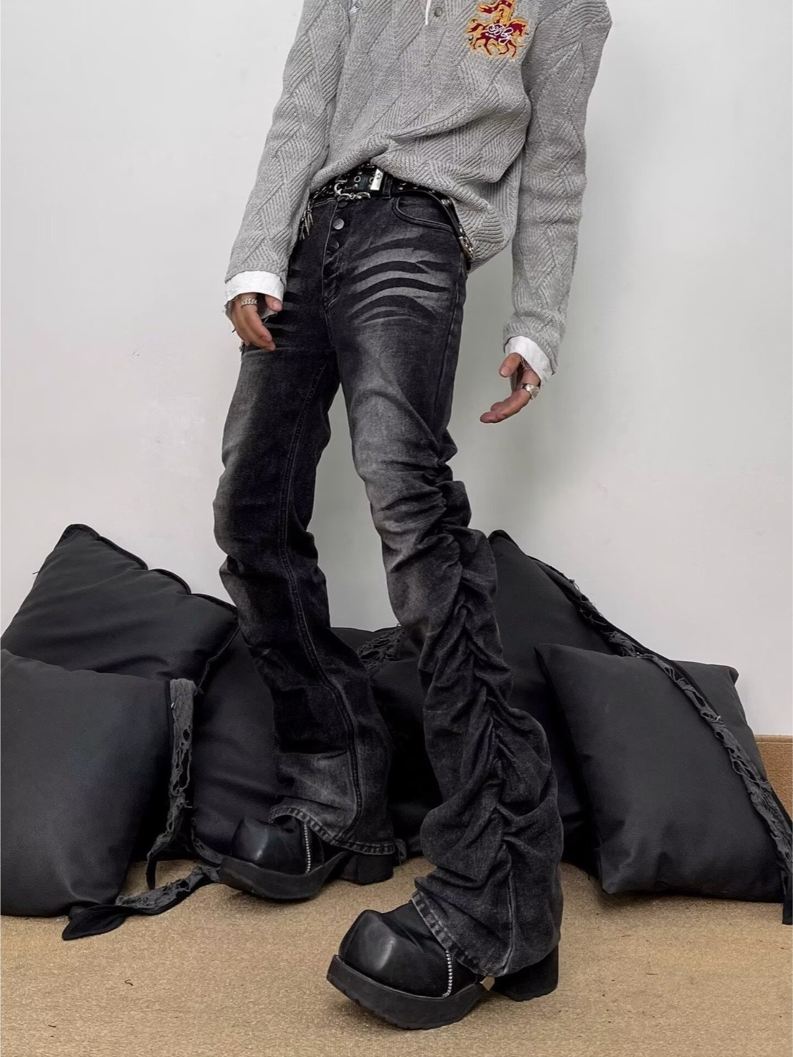 Streetwear Brand Denim - กางเกงยีนส์ผู้ชายทรงสลิมตรง ขาบานสไตล์เรโทร สีดำเทาฟอก ทรงคลีนฟิต สไตล์ไฮสตรีท แบรนด์อเมริกันสุดฮิต